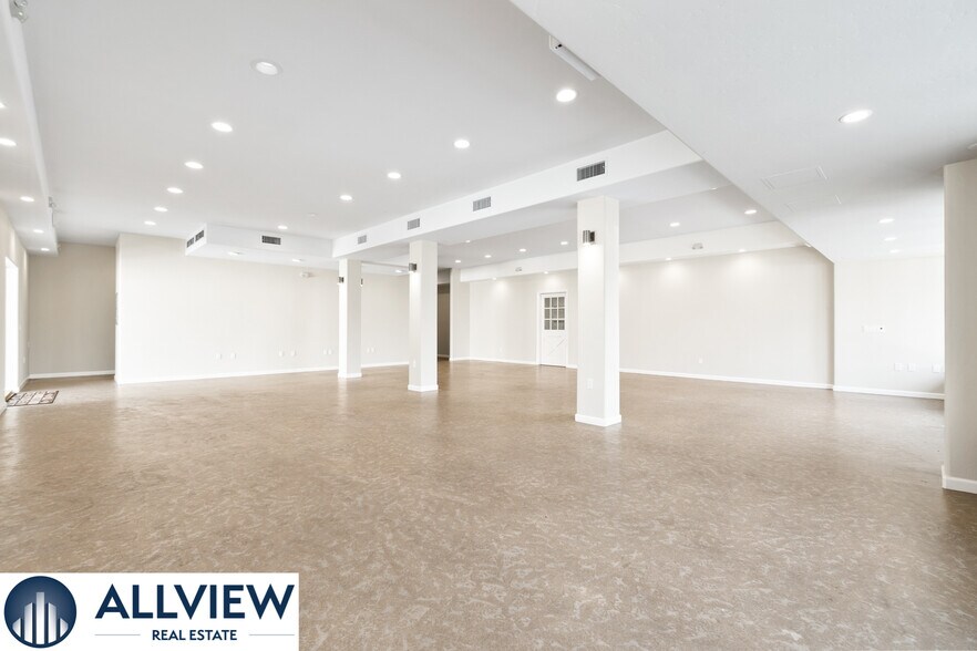 More Photos Of 130 E 17th St, Costa Mesa General Retail For Sale