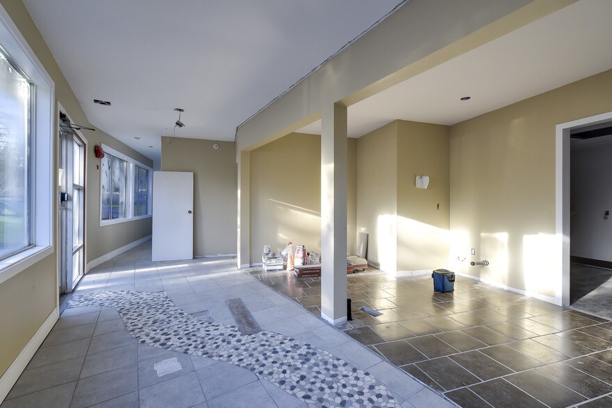 More Photos Of 9103 Glover Rd, Langley Storefront Retail Residential For Lease