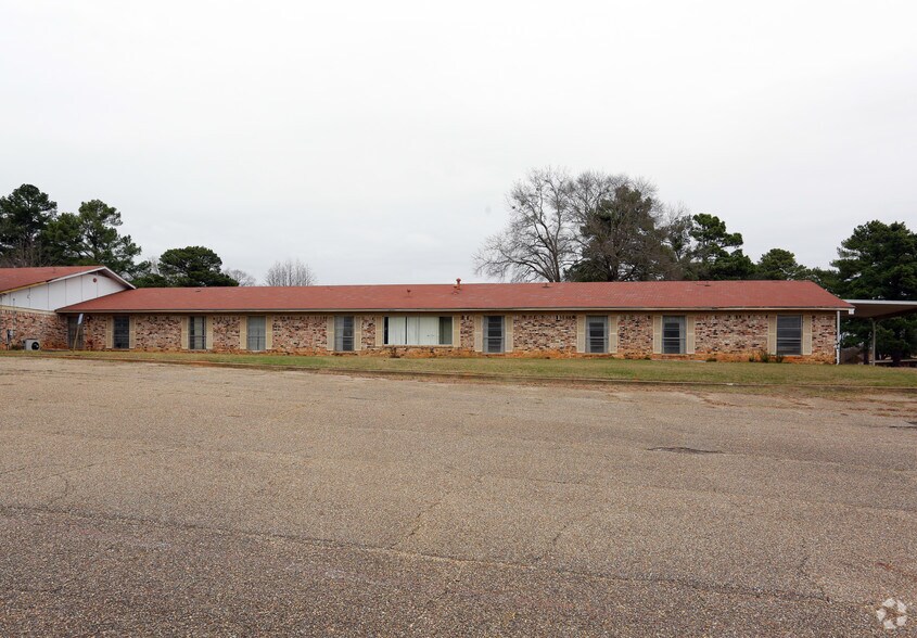 More Photos Of 501 Ames St, Gladewater Rehabilitation Center For Sale