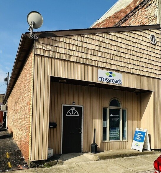 More Photos Of 422 Ford St, Ford City Office For Sale