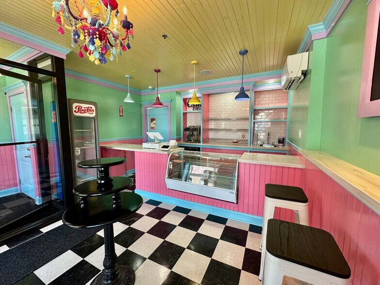 More Photos Of 4 Thomas St, Holley Restaurant For Sale