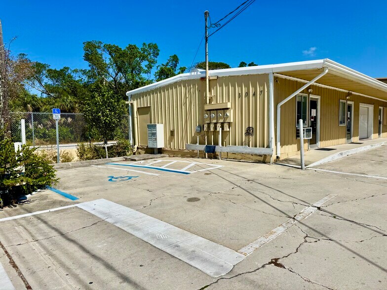 More Photos Of 3047 Terrace Ave, Naples Warehouse For Lease