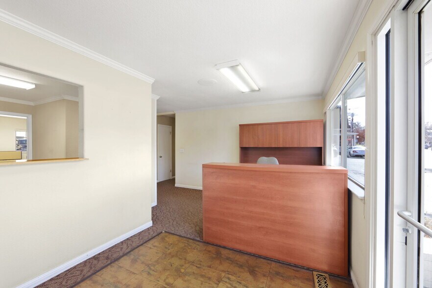 More Photos Of 70 Railroad Ave, Danville Office For Sale