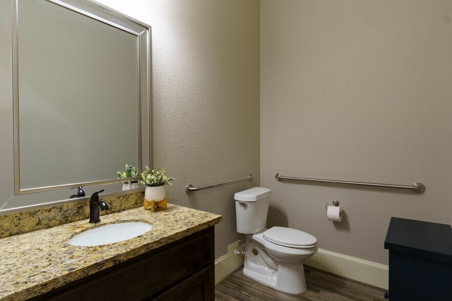 More Photos Of 12243 Queenston Blvd, Houston Medical For Sale