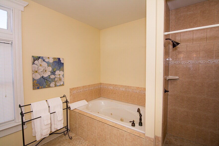 More Photos Of 301 Meyers Ave, Meyersdale Hotel For Sale