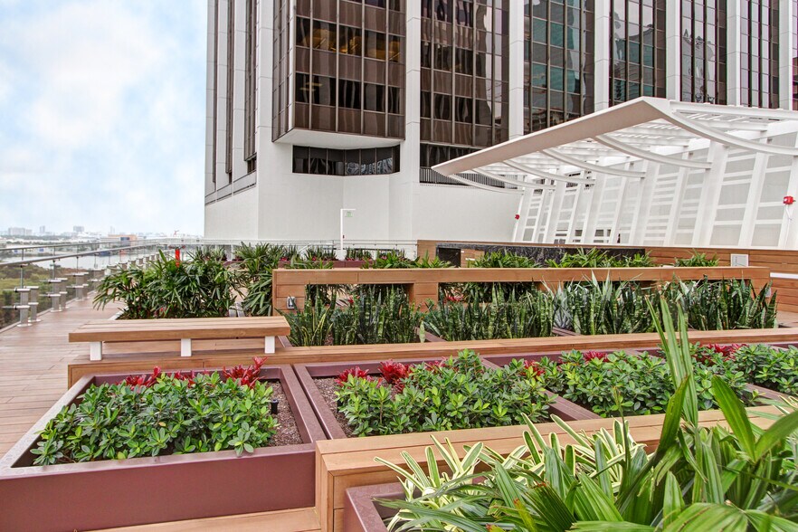 More Photos Of 1 SE 3rd Ave, Miami Office For Lease