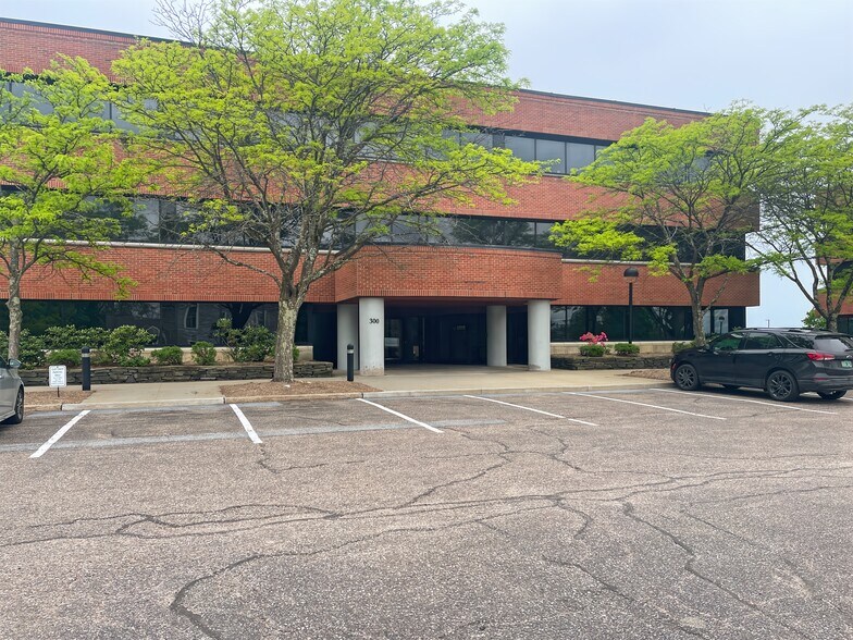 Primary Photo Of 300 Interstate Corporate Cent, Williston Coworking Space