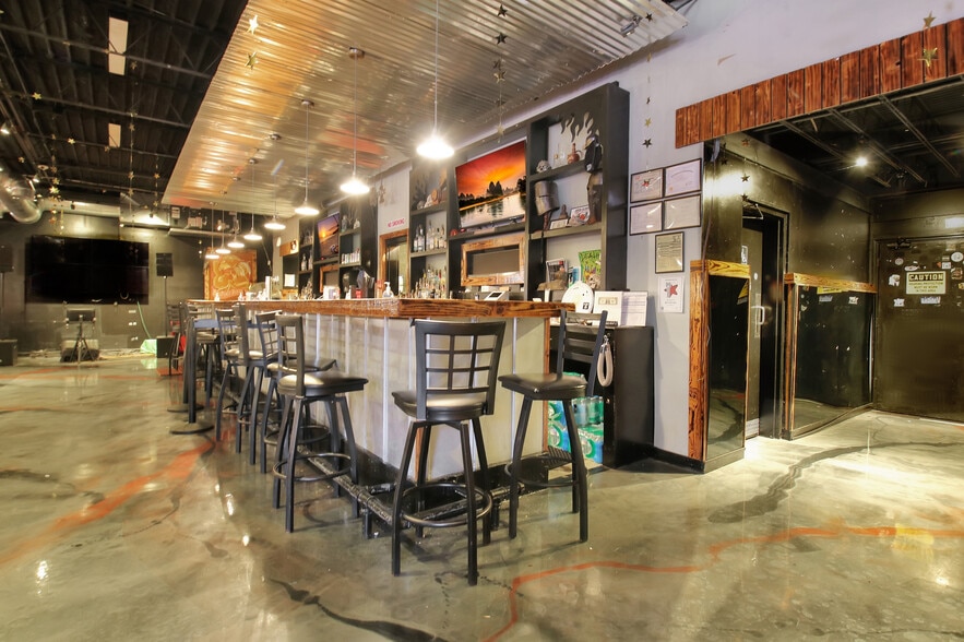 More Photos Of 7716 N Main St, Jonesboro Freestanding For Sale