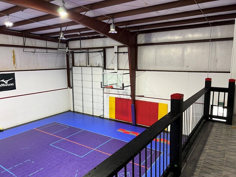 More Photos Of 5110 NW Waukomis Dr, Northmoor Warehouse For Lease