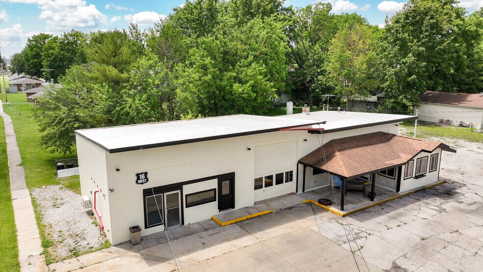 More Photos Of 406 W Carpenter St, Jerseyville Flex For Sale