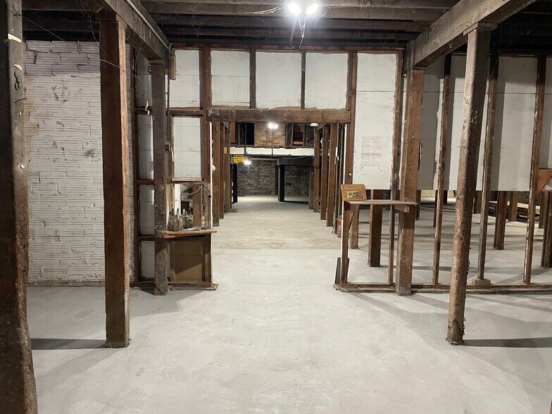 More Photos Of 444 Wacouta St, Saint Paul Showroom For Sale