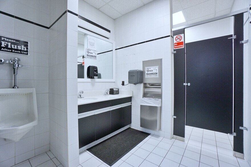More Photos Of 260 Christopher Ln, Staten Island Medical For Lease