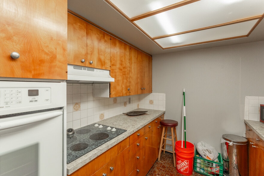 More Photos Of 10623 E Montgomery Dr, Spokane Valley Office Residential For Sale