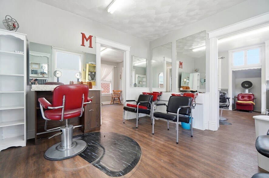 More Photos Of 828 S Monroe St, Monroe Freestanding For Sale
