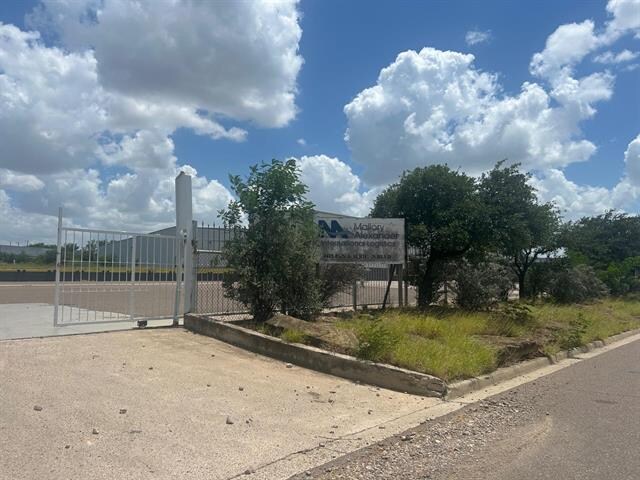 More Photos Of 4425 Pan American Blvd, Laredo Warehouse For Lease