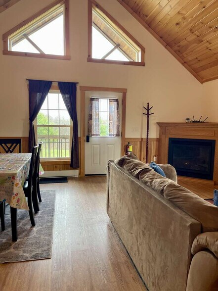 More Photos Of 446 Maples Rd, Milford Hotel For Sale