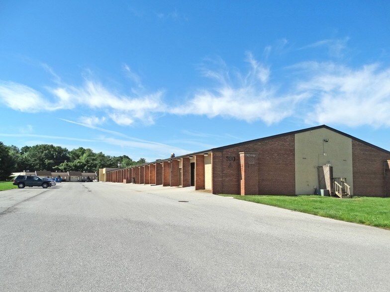 More Photos Of 300 Cornell Dr, Wilmington Flex For Sale