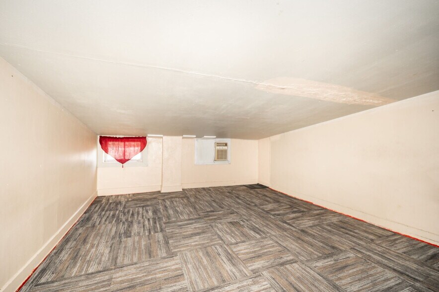 More Photos Of 6017-6019 Vine St, Cincinnati General Retail For Sale