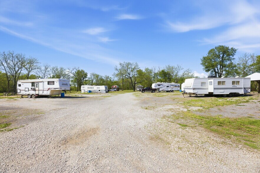 More Photos Of 74 2nd St, Moran Trailer Camper Park For Sale