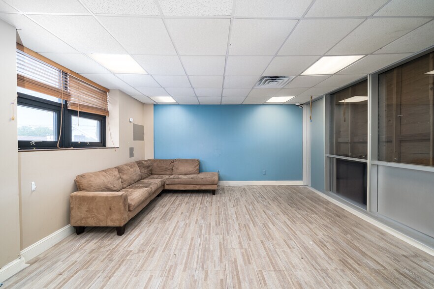 More Photos Of 11 Western Ave, Jersey City Warehouse For Lease