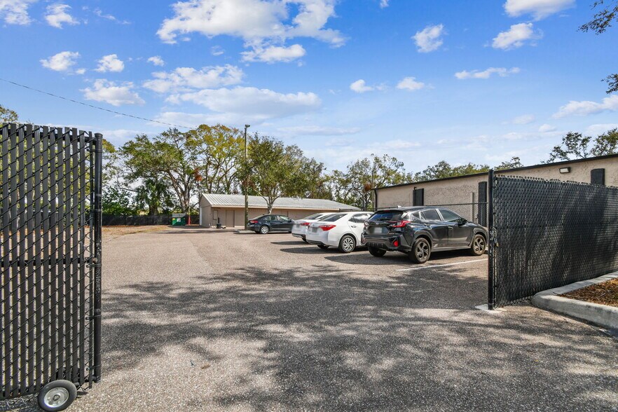 More Photos Of 14915 N Nebraska Ave, Tampa Showroom For Sale