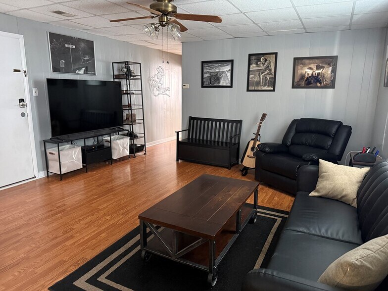 More Photos Of 346 N Main St, New Martinsville General Retail For Sale
