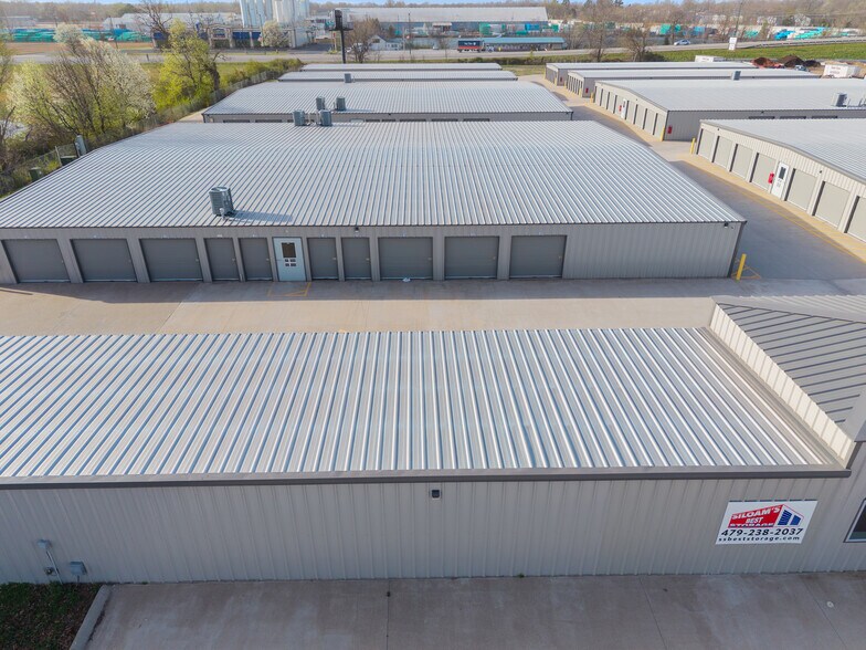 More Photos Of 1110 E Kenwood St, Siloam Springs Self Storage For Lease