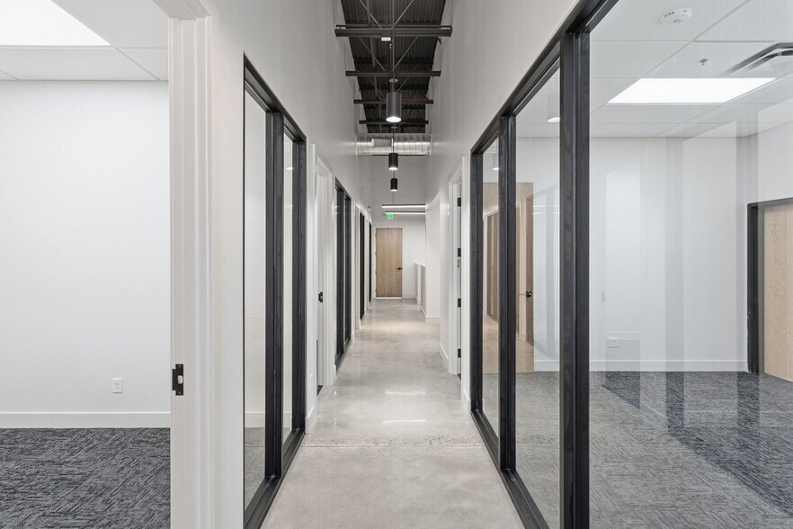 More Photos Of 1360 Horizon Ave, Lafayette Warehouse For Lease