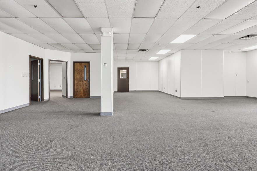More Photos Of 562 Captain Neville Dr, Waterbury Manufacturing For Lease