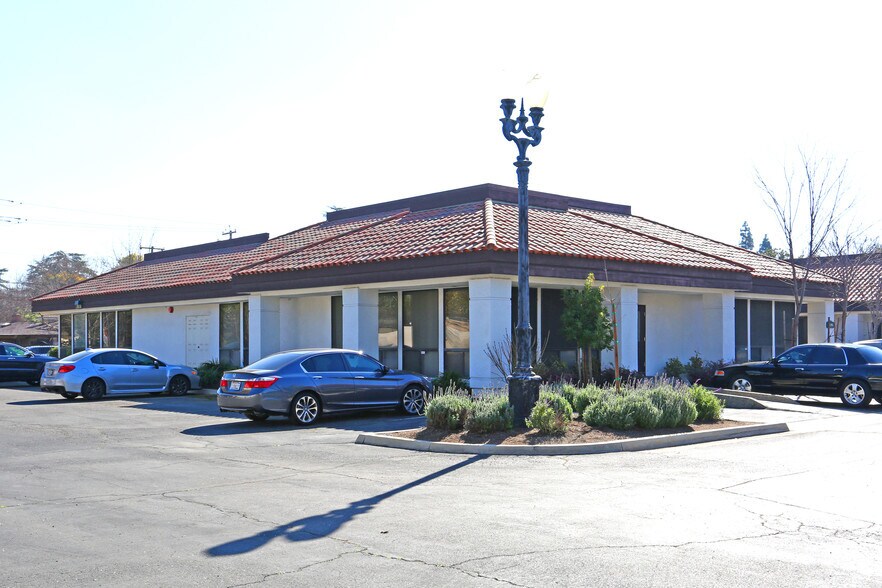 More Photos Of 5090 N Fruit Ave, Fresno Office For Lease