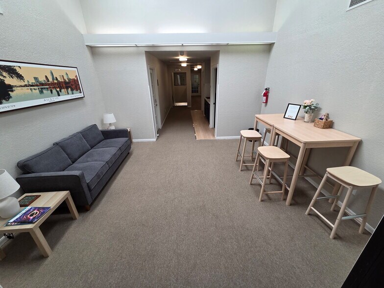 More Photos Of 1011 Meredith Dr, Austin Medical For Sale