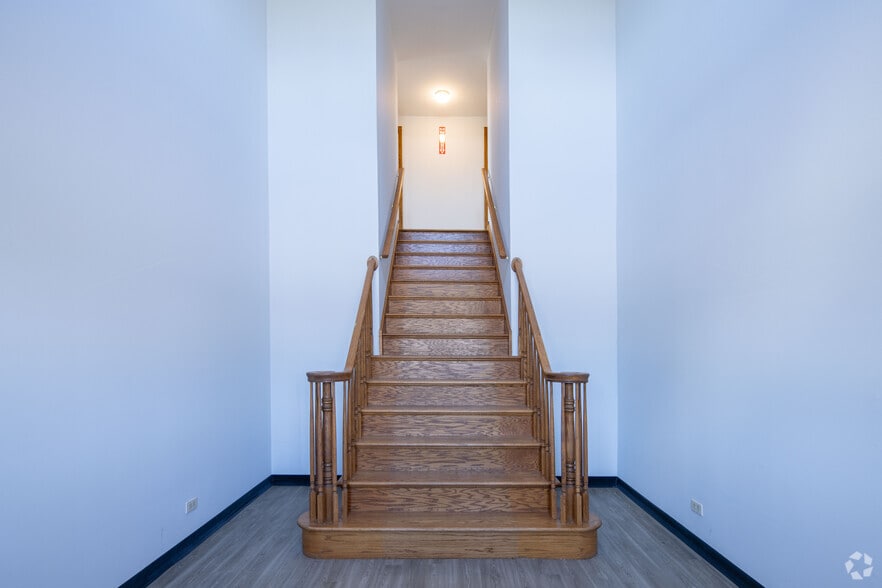 More Photos Of 3504 S Virginia, Crystal Lake Truck Terminal For Sale