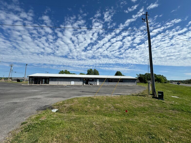 More Photos Of 205 Mimosa Ln, Tahlequah General Retail For Sale