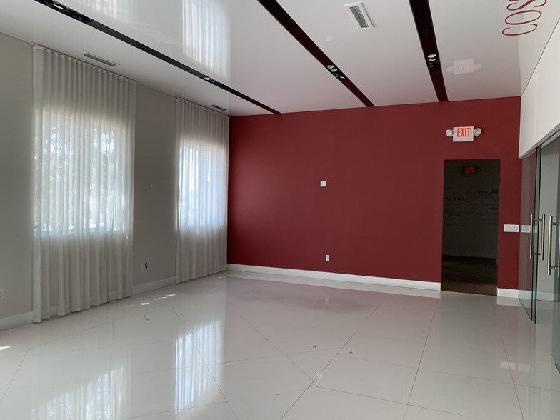 More Photos Of 201 N Ocean Dr, Hollywood Storefront Retail Office For Sale