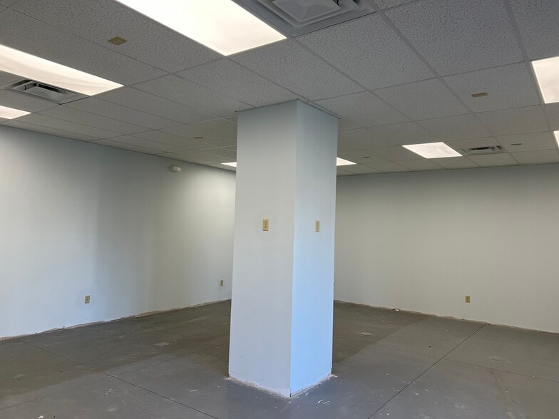 More Photos Of 53 E Market St, Germantown Restaurant For Sale