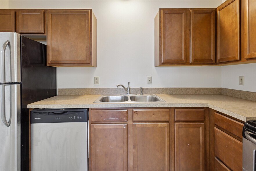 More Photos Of 4415-4425 Hull Rd, Leslie Apartments For Sale