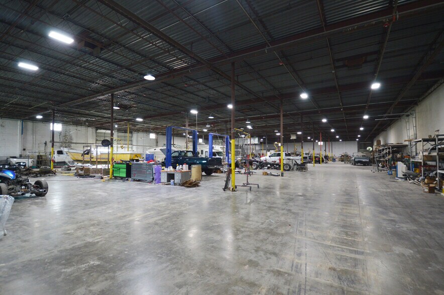 More Photos Of 2995 Starlight Dr, Winston-Salem Warehouse For Lease