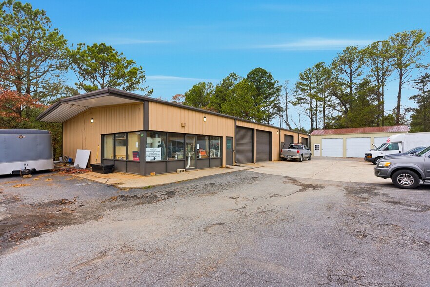 More Photos Of 961 Shallowford Rd NE, Kennesaw Warehouse For Sale