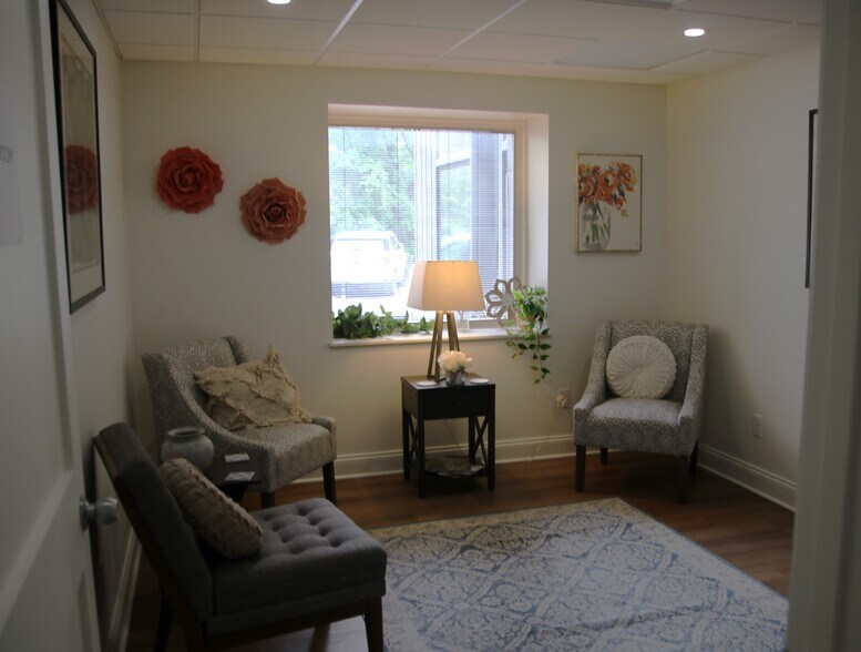 More Photos Of 640 Kreag Rd, Pittsford Office Residential For Lease