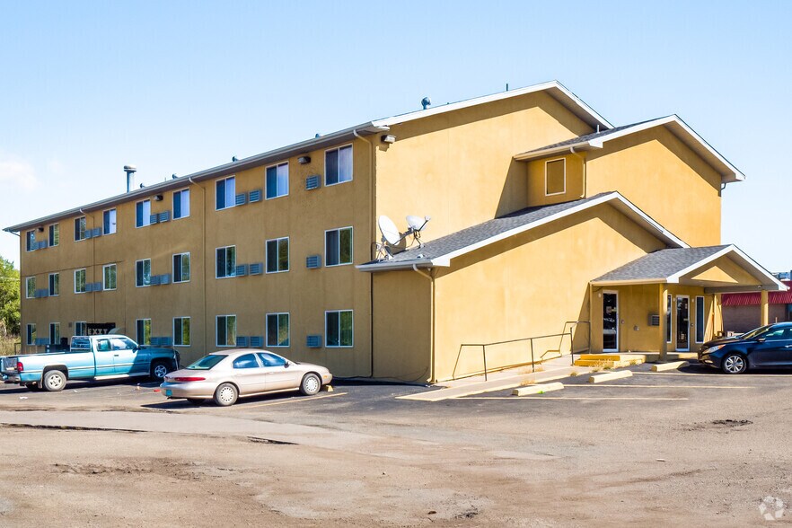 More Photos Of 1610 Cedar St, Raton Hotel For Sale