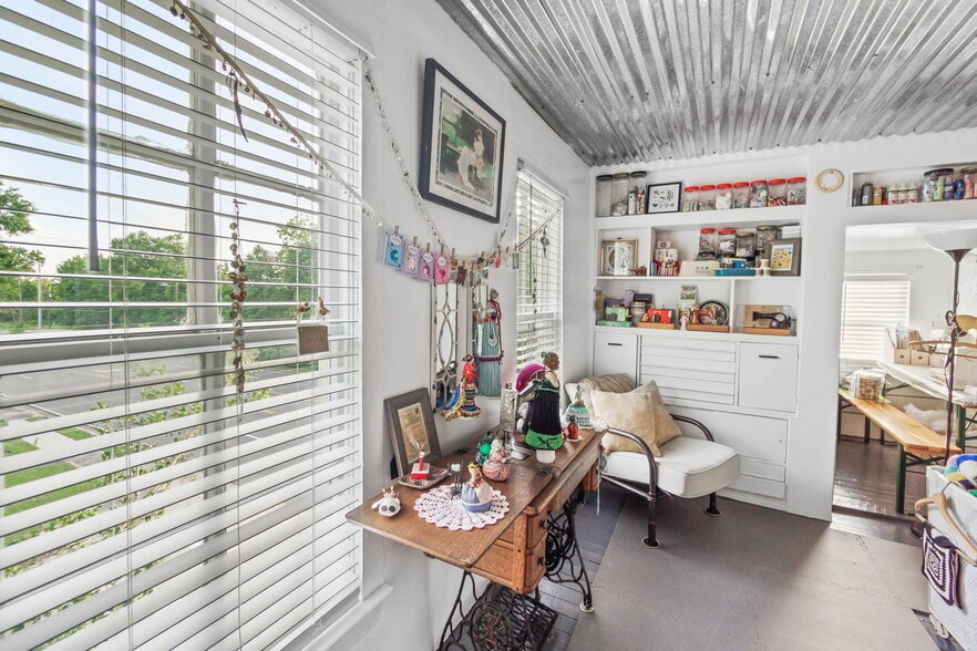 More Photos Of 1748 Georgia St, Alford Specialty For Sale