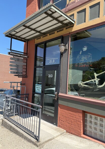 Primary Photo Of 206 State St, Hood River Storefront For Lease