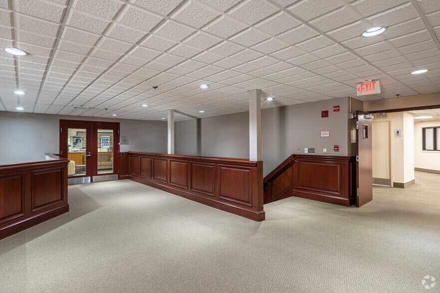 More Photos Of 2034 Eisenhower Ave, Alexandria Office For Lease