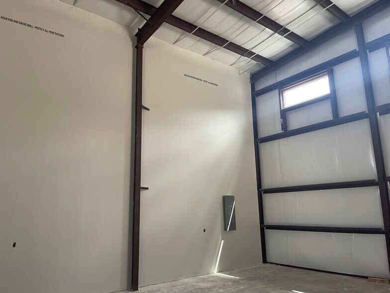 More Photos Of 32223 Tamina Rt, Magnolia Flex For Lease
