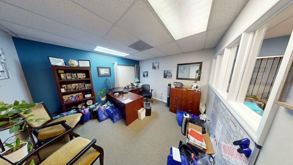 More Photos Of 32644 Blossom ln, Leesburg Office For Sale