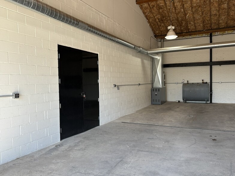 More Photos Of 1914 Margaret St, Philadelphia Warehouse For Lease