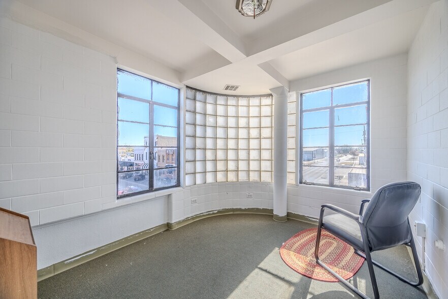 More Photos Of 201 W Commercial St, Lebanon Office For Sale