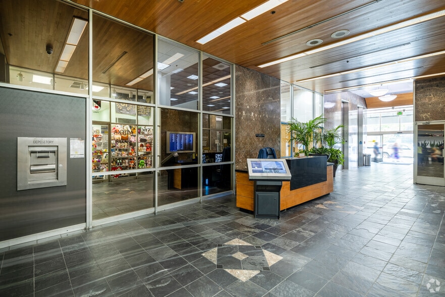 More Photos Of 16311 Ventura Blvd, Encino Office For Sale