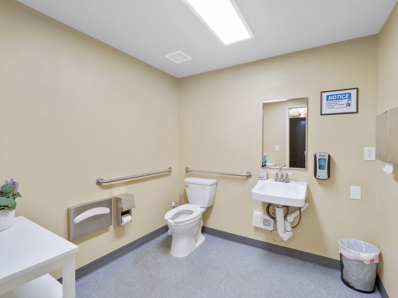 More Photos Of 19100 Ventura Blvd, Tarzana Storefront Retail Office For Sale