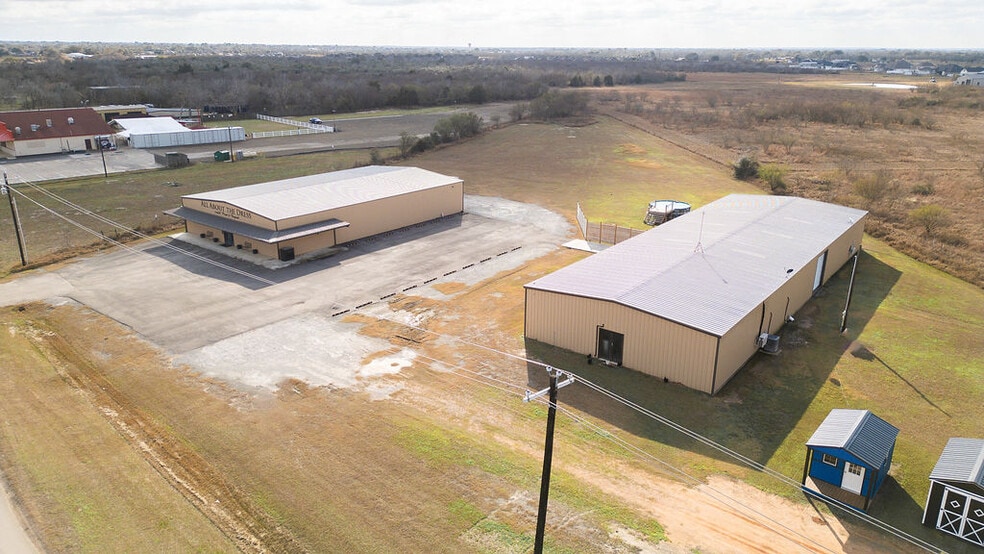More Photos Of 13955 US Highway 77 N, Victoria General Retail For Sale